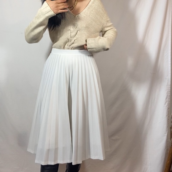 Vintage Dresses & Skirts - White Pleated Midi Skirt